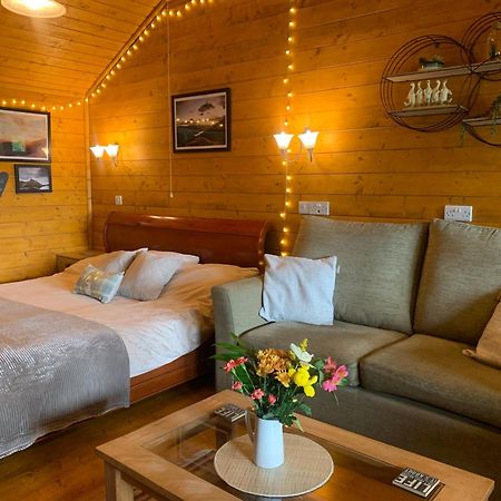 Cherry Cabin - Little Log Cabin In Wales Bettws Cedewain Exteriör bild